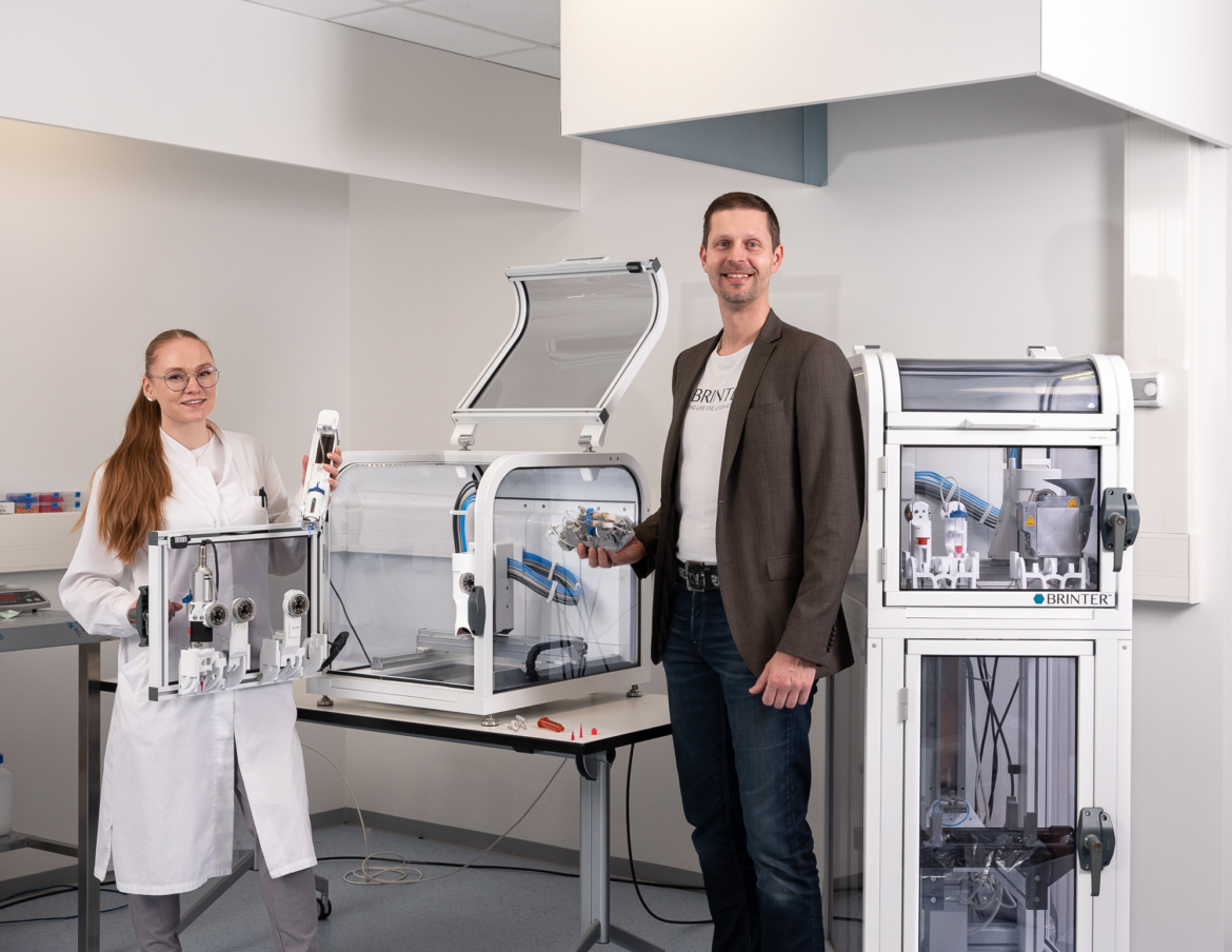Brinter and LED Tailor partner to implement an automatic photon disinfection system in the 3D bioprinter chamber