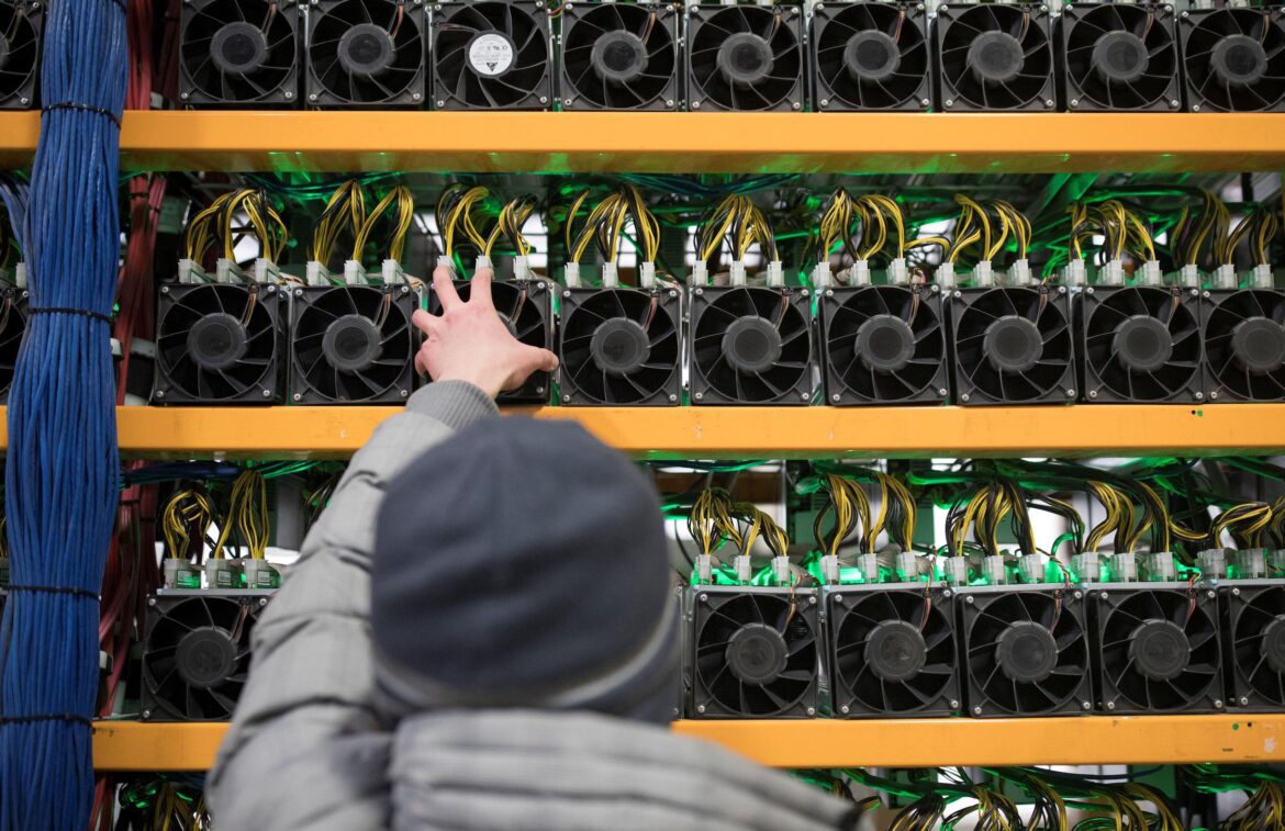 25 The US forbids Bitcoin mining